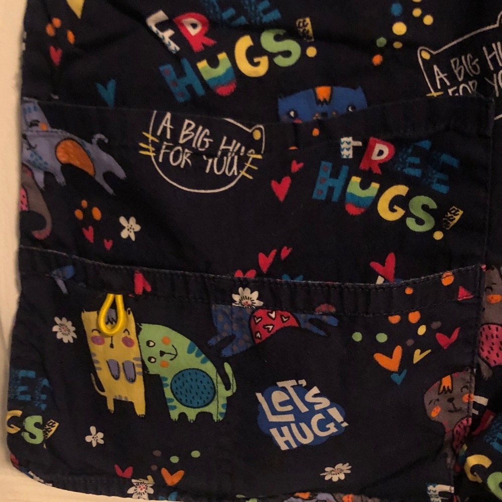Cat themed WonderWink Graphic scrub top Multicolor - Picture 4 of 5